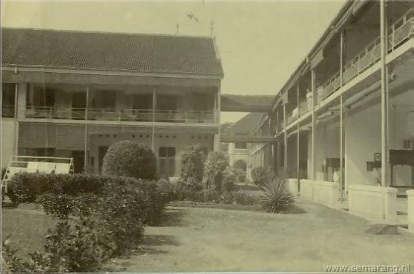 Foto: Semarang - Hotel du Pavillon, achterzijde.